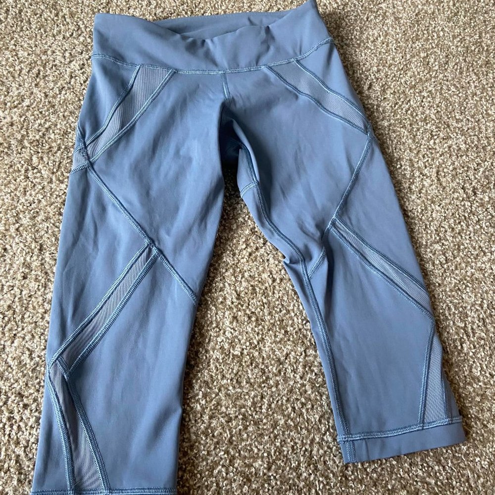 Lululemon light blue knee-length leggings